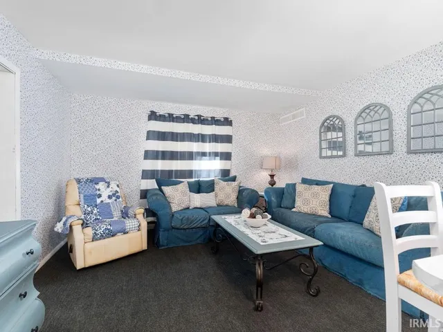 $260,000 | 7070 South 80th Street East, Wolcottville, IN 46795