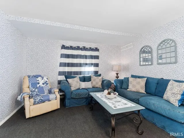 $260,000 | 7070 South 80th Street East, Wolcottville, IN 46795