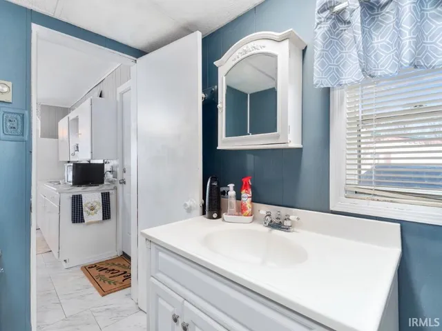 $260,000 | 7070 South 80th Street East, Wolcottville, IN 46795