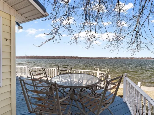 $260,000 | 7070 South 80th Street East, Wolcottville, IN 46795