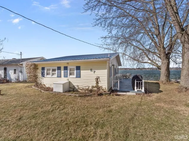 $260,000 | 7070 South 80th Street East, Wolcottville, IN 46795
