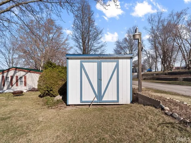 $260,000 | 7070 South 80th Street East, Wolcottville, IN 46795