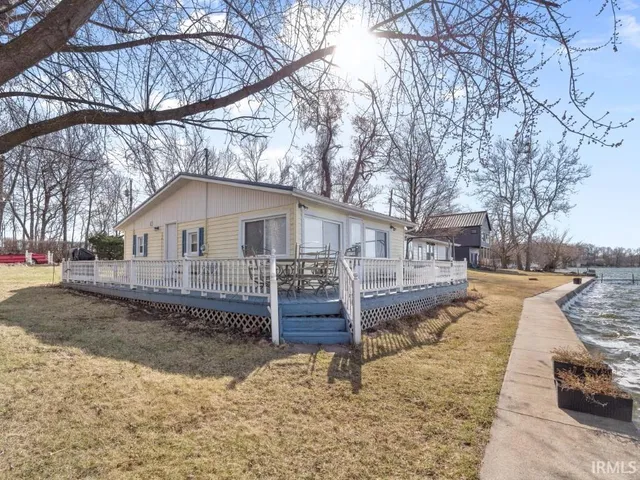 $260,000 | 7070 South 80th Street East, Wolcottville, IN 46795