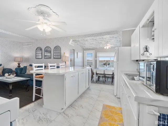 $260,000 | 7070 South 80th Street East, Wolcottville, IN 46795