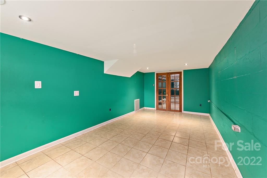 8117 Starnes Randall Road Charlotte, NC 28215 - Photo 18 of 25 Gallery Image 18