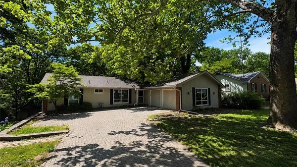 $355,000 | 6512 Northwest Quail Run Drive, Kansas City, MO 64152