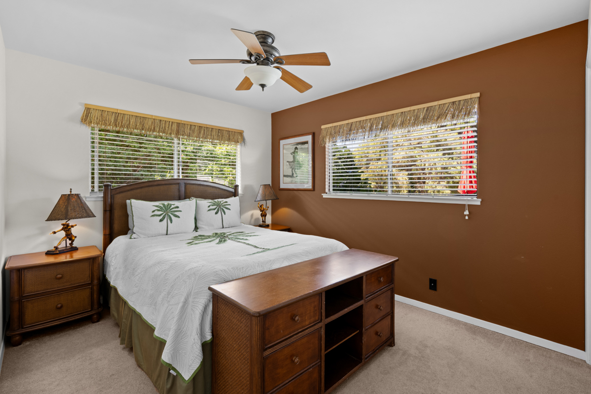 66-1685 Kohala Mountain Road Kamuela, HI 96743 - Photo 10 of 26 a bedroom with a bed and a large window