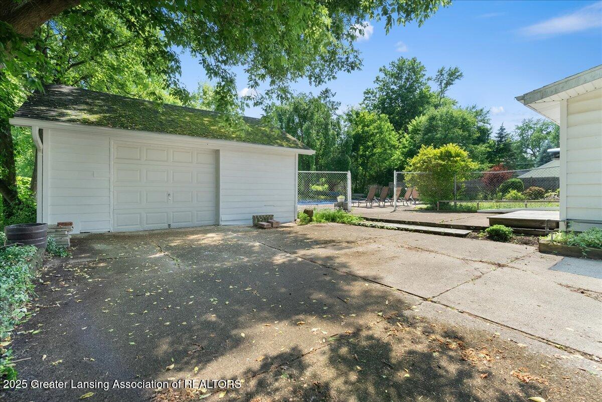 937 West Miller Road Lansing, MI 48911 - Photo 5 of 43 05-Media Jett - 29