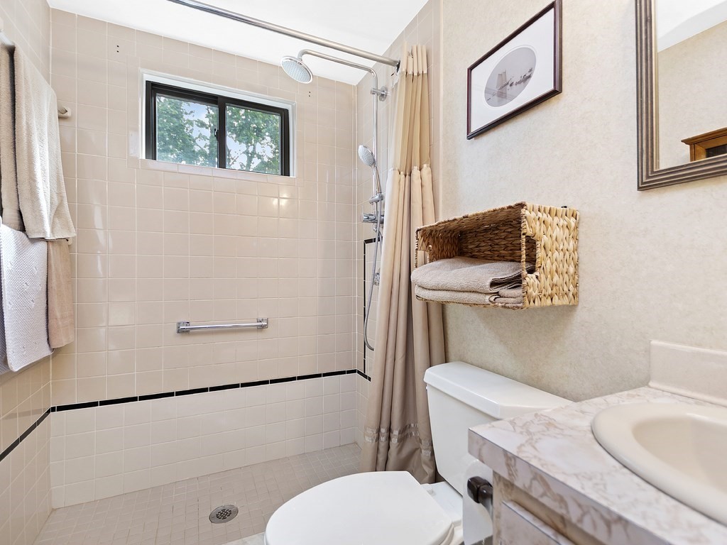 94 Hawthorne Road Waltham, MA 02451 - Photo 12 of 32 Gallery Image 12