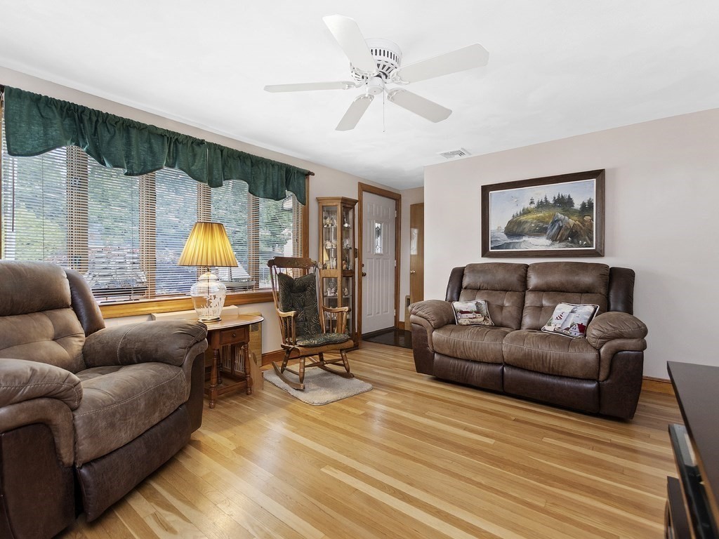 94 Hawthorne Road Waltham, MA 02451 - Photo 4 of 32 Gallery Image 4