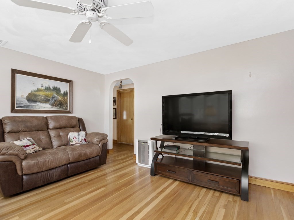 94 Hawthorne Road Waltham, MA 02451 - Photo 6 of 32 Gallery Image 6