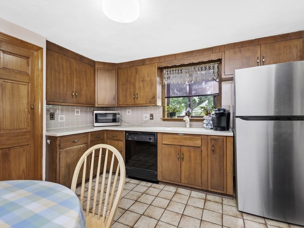 94 Hawthorne Road Waltham, MA 02451 - Photo 7 of 32 Gallery Image 7