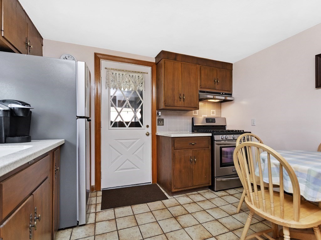 94 Hawthorne Road Waltham, MA 02451 - Photo 8 of 32 Gallery Image 8