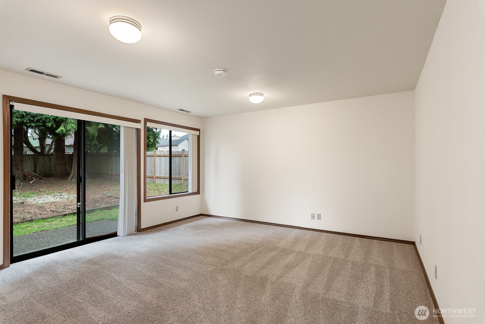 810 151st Street Southwest Lynnwood, WA 98087 - Photo 22 of 38 a view of an empty room with glass door