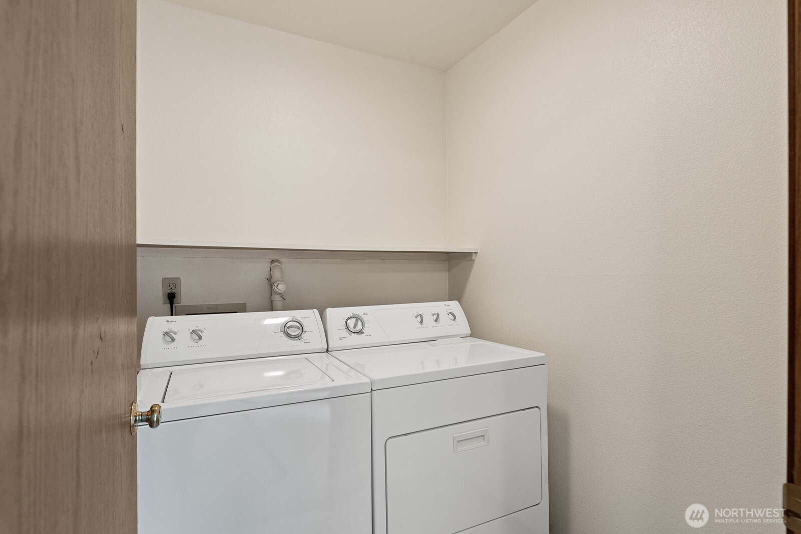 810 151st Street Southwest Lynnwood, WA 98087 - Photo 26 of 38 a utility room with dryer and washer