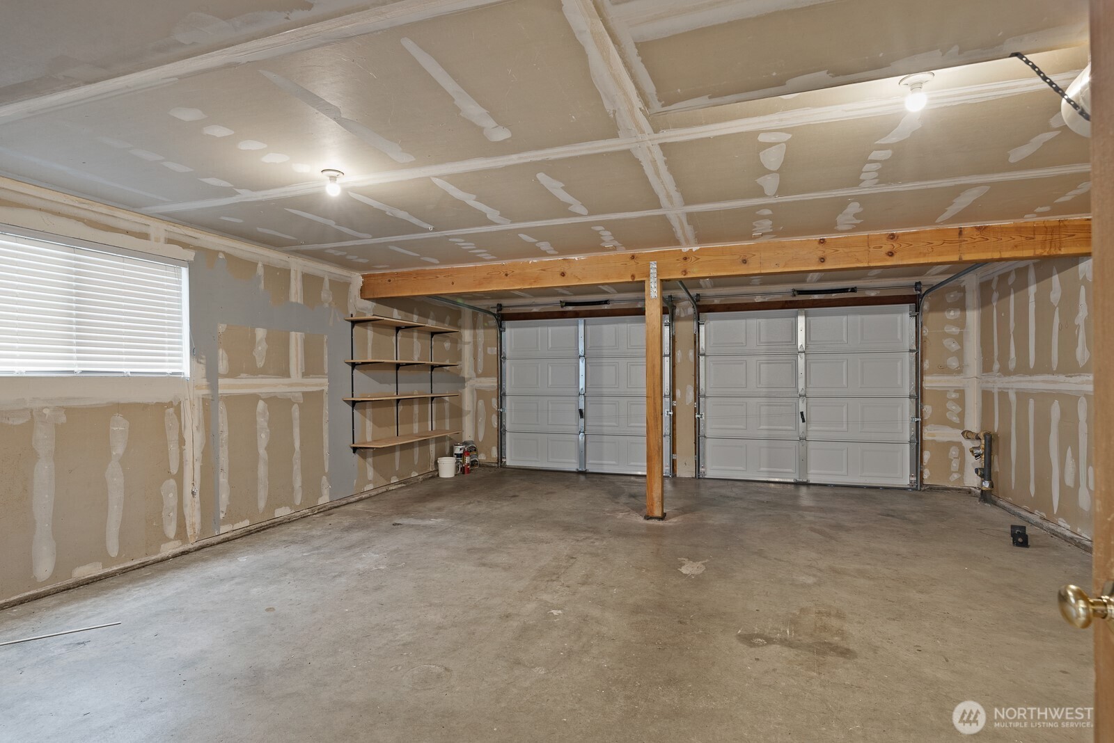 810 151st Street Southwest Lynnwood, WA 98087 - Photo 27 of 38 a view of room with garage