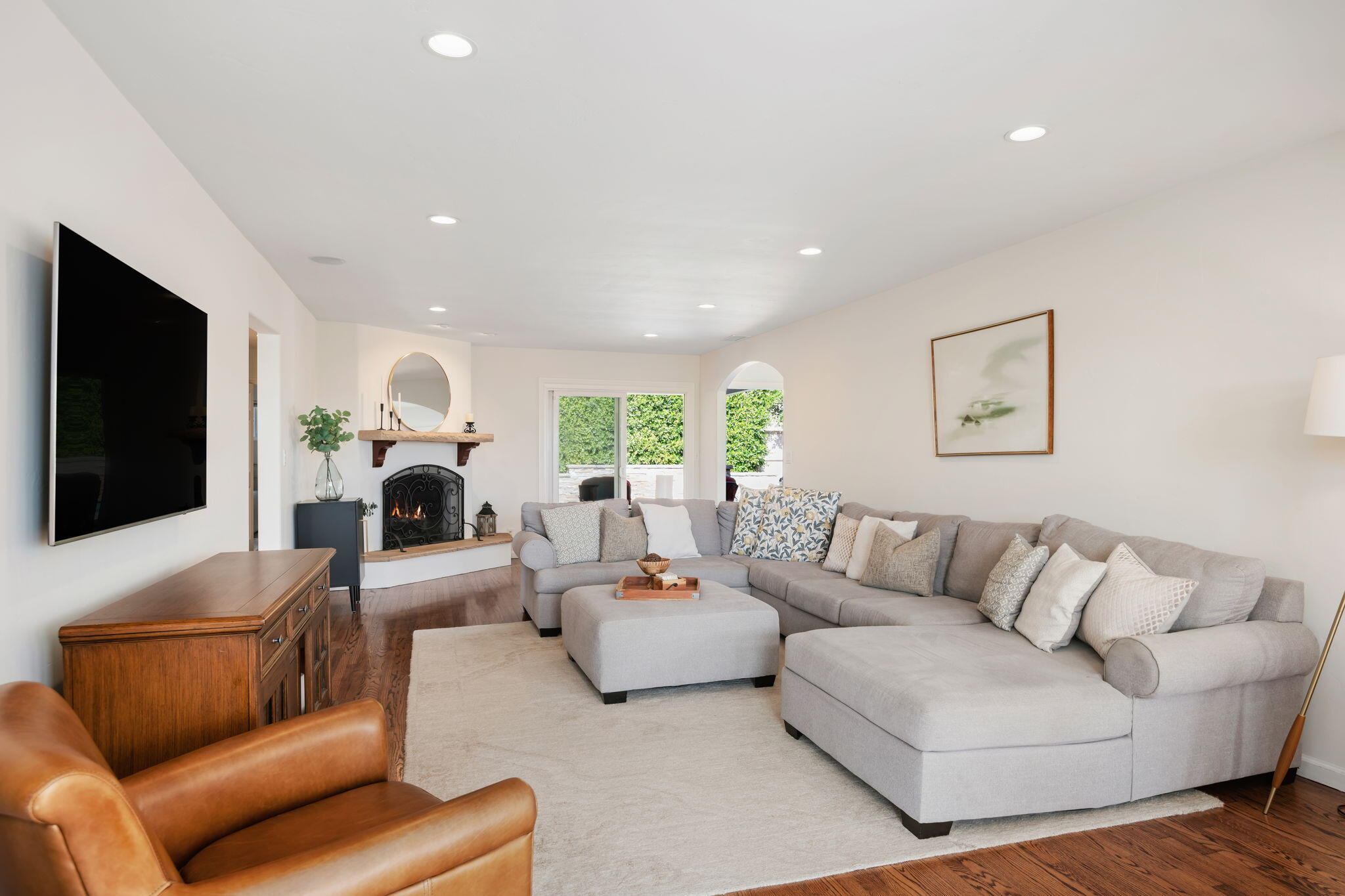 3956 Foothill Road Santa Barbara, CA 93110 - Photo 10 of 57 Living Room