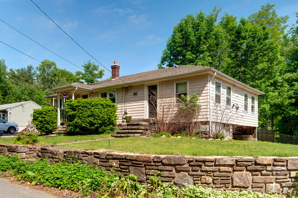 5 Tobin Road Leicester, MA 01611 - Photo 2 of 17
