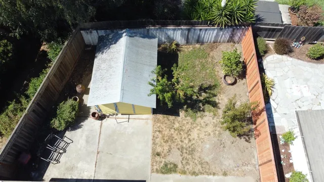 a view of a house with backyard and trees