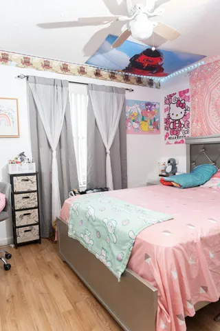 a view of a house with backyard and tree