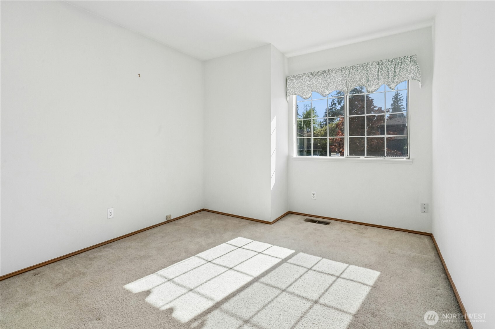 12818 Northeast 203rd Place Bothell, WA 98011 - Photo 18 of 36 an empty room with windows