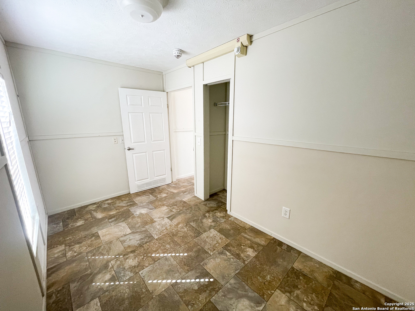 18234 Benton City Road Von Ormy, TX 78073 - Photo 6 of 25 a view of room