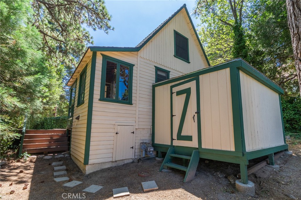 26370 Alpine Lane Twin Peaks, CA 92391 - Photo 7 of 37 a backyard of a house with wooden chairs and stairs