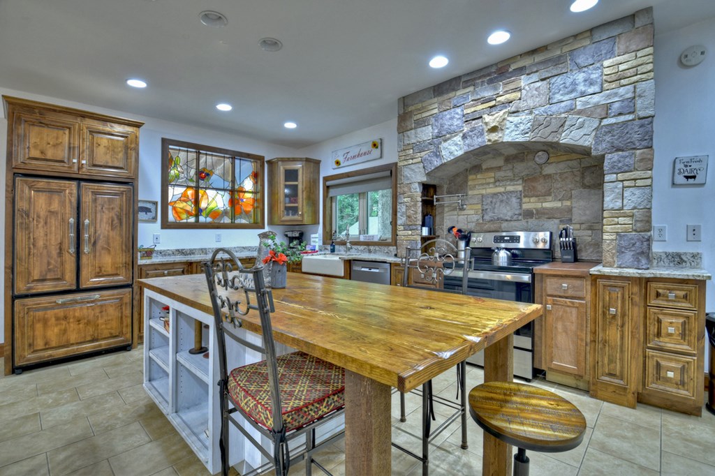 300 Forest Drive Morganton, GA 30560 - Photo 5 of 73 Kitchen w/Stone Arch & Stained Glass