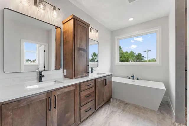 $1,195,000 | 4950 Parkside Circle, Eagan, MN 55123