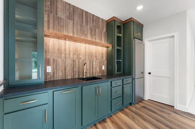 $1,195,000 | 4950 Parkside Circle, Eagan, MN 55123