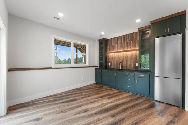 $1,195,000 | 4950 Parkside Circle, Eagan, MN 55123