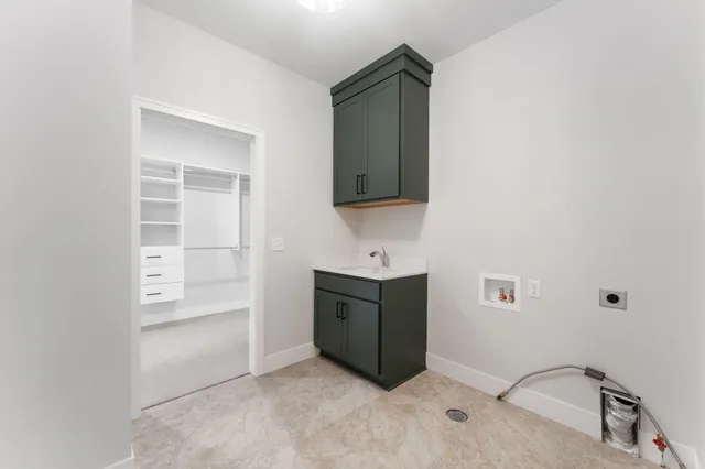 $1,195,000 | 4950 Parkside Circle, Eagan, MN 55123