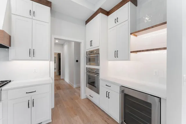 $1,195,000 | 4950 Parkside Circle, Eagan, MN 55123