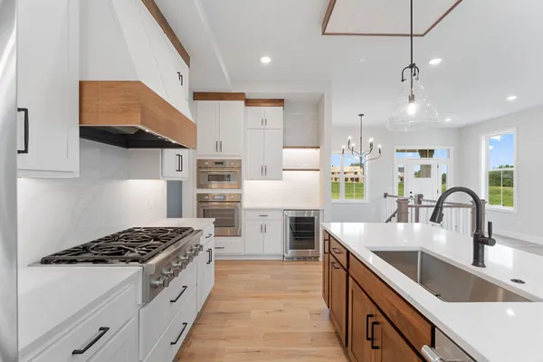 $1,195,000 | 4950 Parkside Circle, Eagan, MN 55123