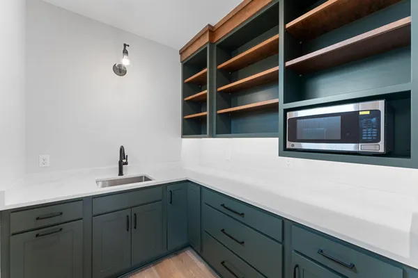 $1,195,000 | 4950 Parkside Circle, Eagan, MN 55123