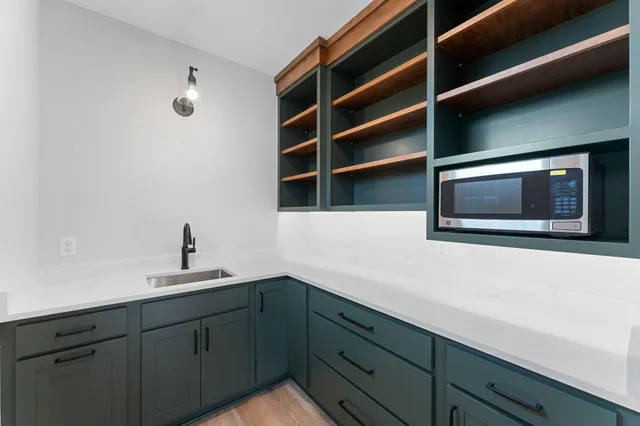 $1,195,000 | 4950 Parkside Circle, Eagan, MN 55123