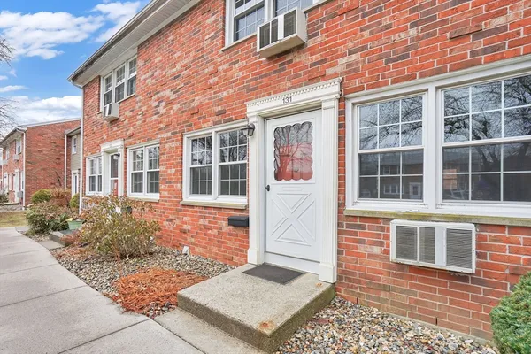 $224,900 | 540 Granby Road, Unit 131, South Hadley, MA 01075