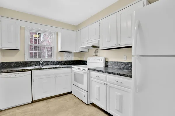 $224,900 | 540 Granby Road, Unit 131, South Hadley, MA 01075