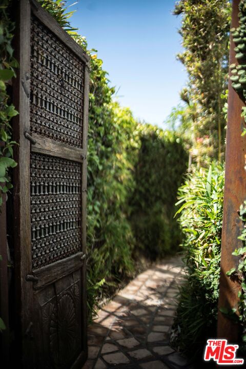 2125 Rockledge Road Los Angeles, CA 90068 - Photo 15 of 21