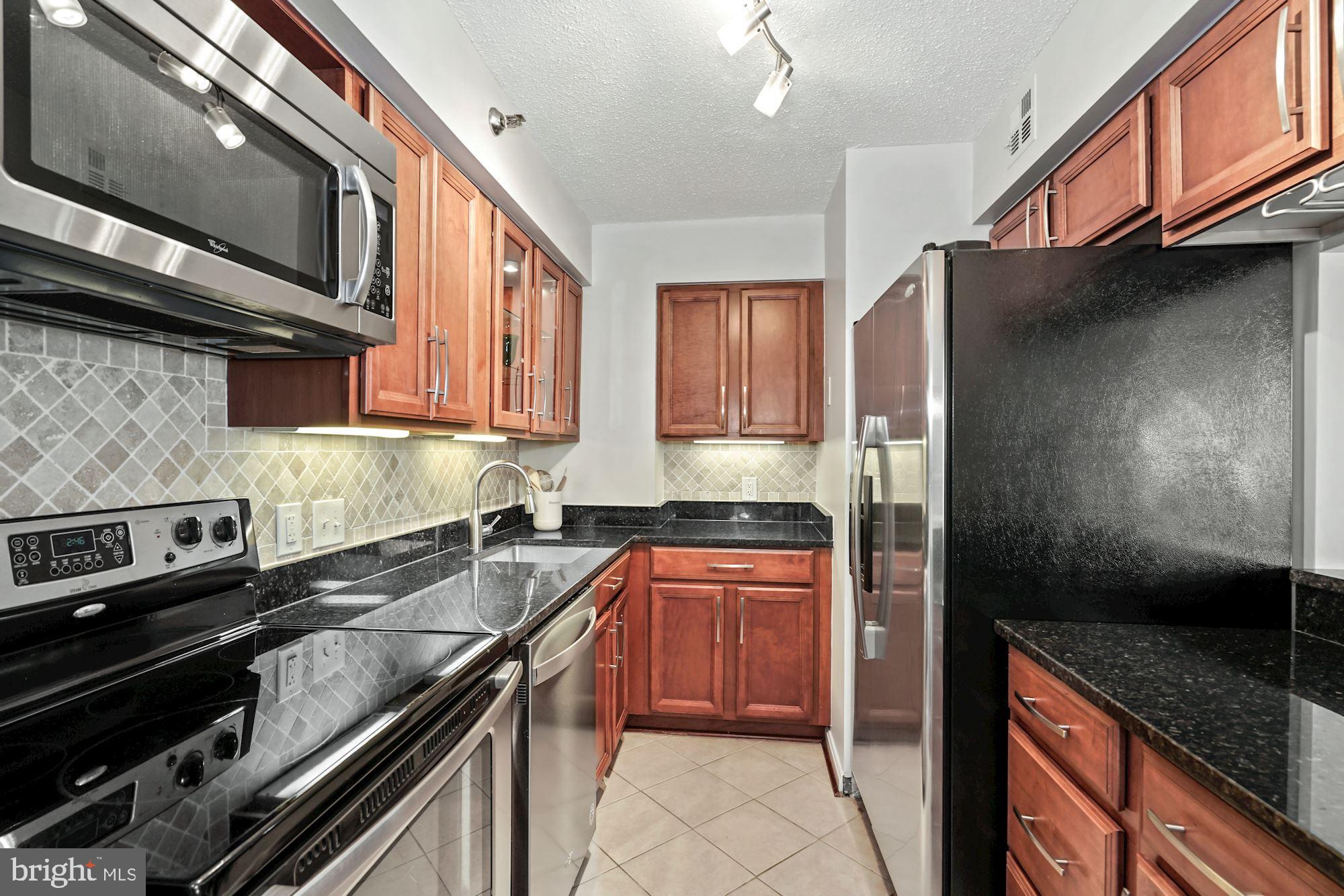 1301 North Courthouse Road, Unit 801 Arlington, VA 22201 - Photo 12 of 31 Well-appointed kitchen