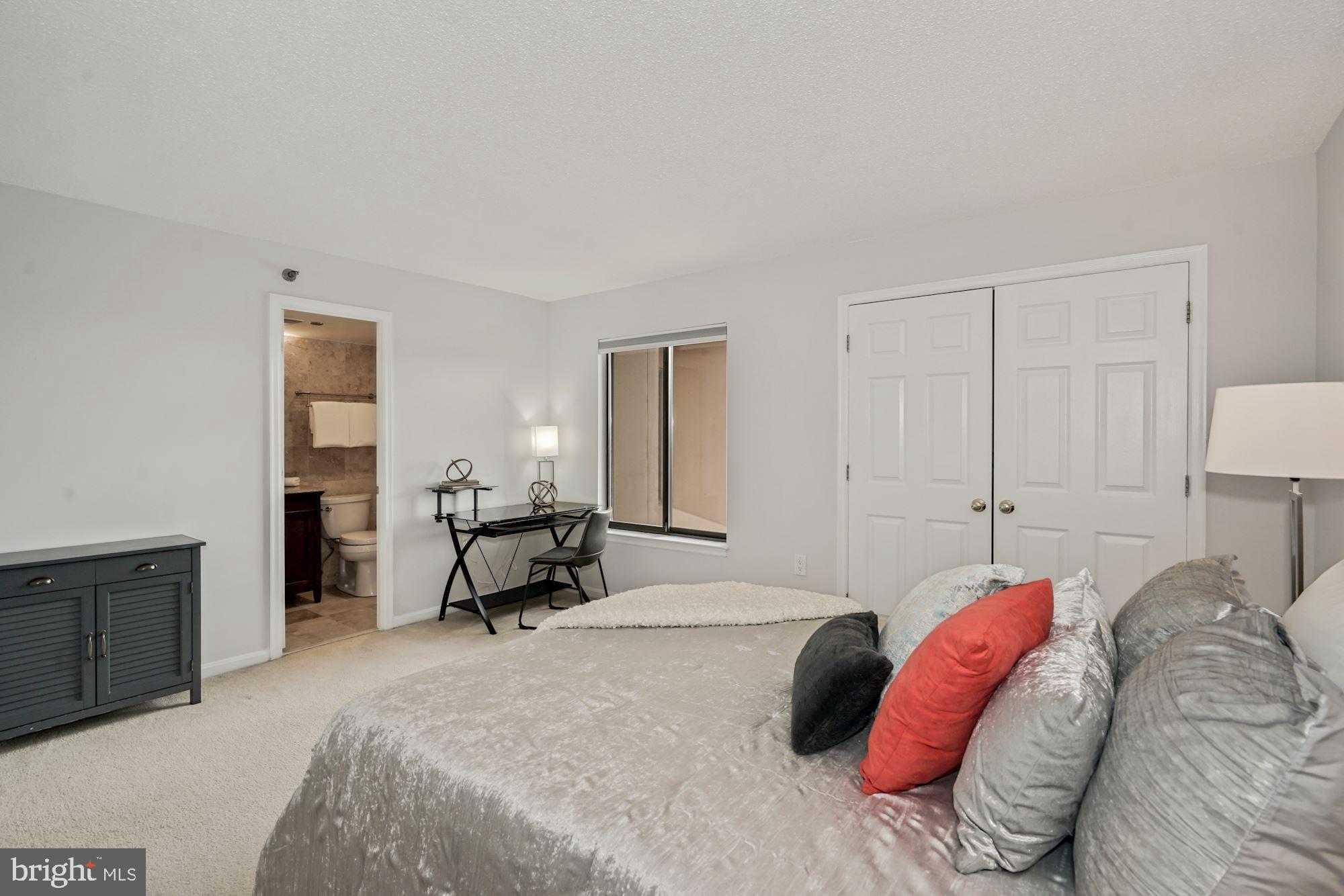 1301 North Courthouse Road, Unit 801 Arlington, VA 22201 - Photo 17 of 31 Spacious owner's suite w/ensuite bath