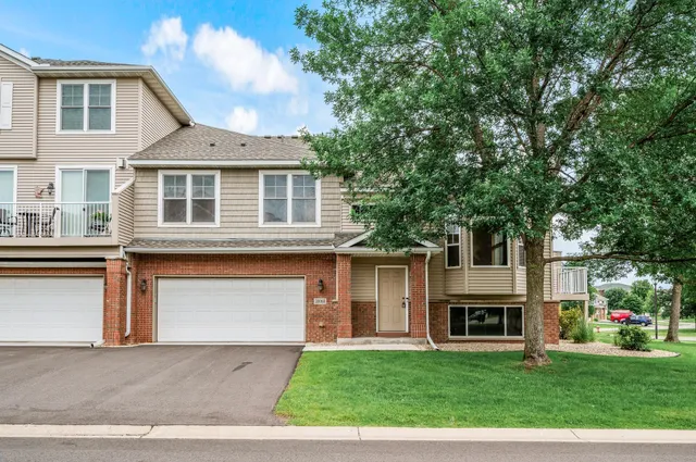 $299,900 | 20060 Heritage Drive, Lakeville, MN 55044