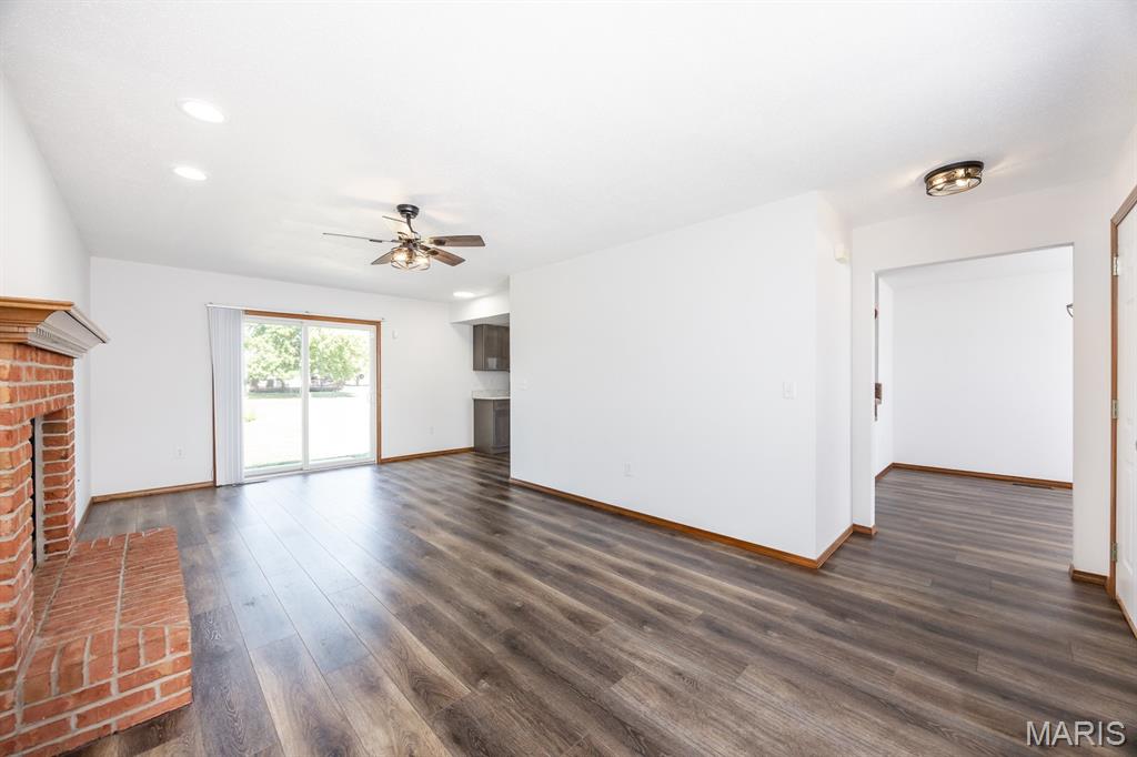 2021 Killarney Drive Belleville, IL 62221 - Photo 3 of 28