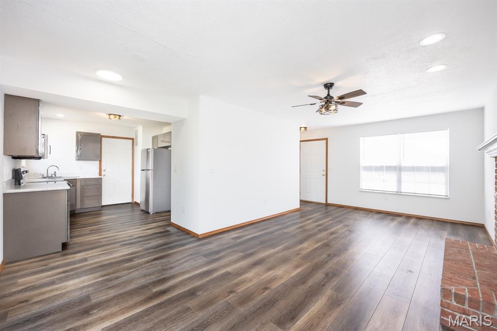 2021 Killarney Drive Belleville, IL 62221 - Photo 4 of 28