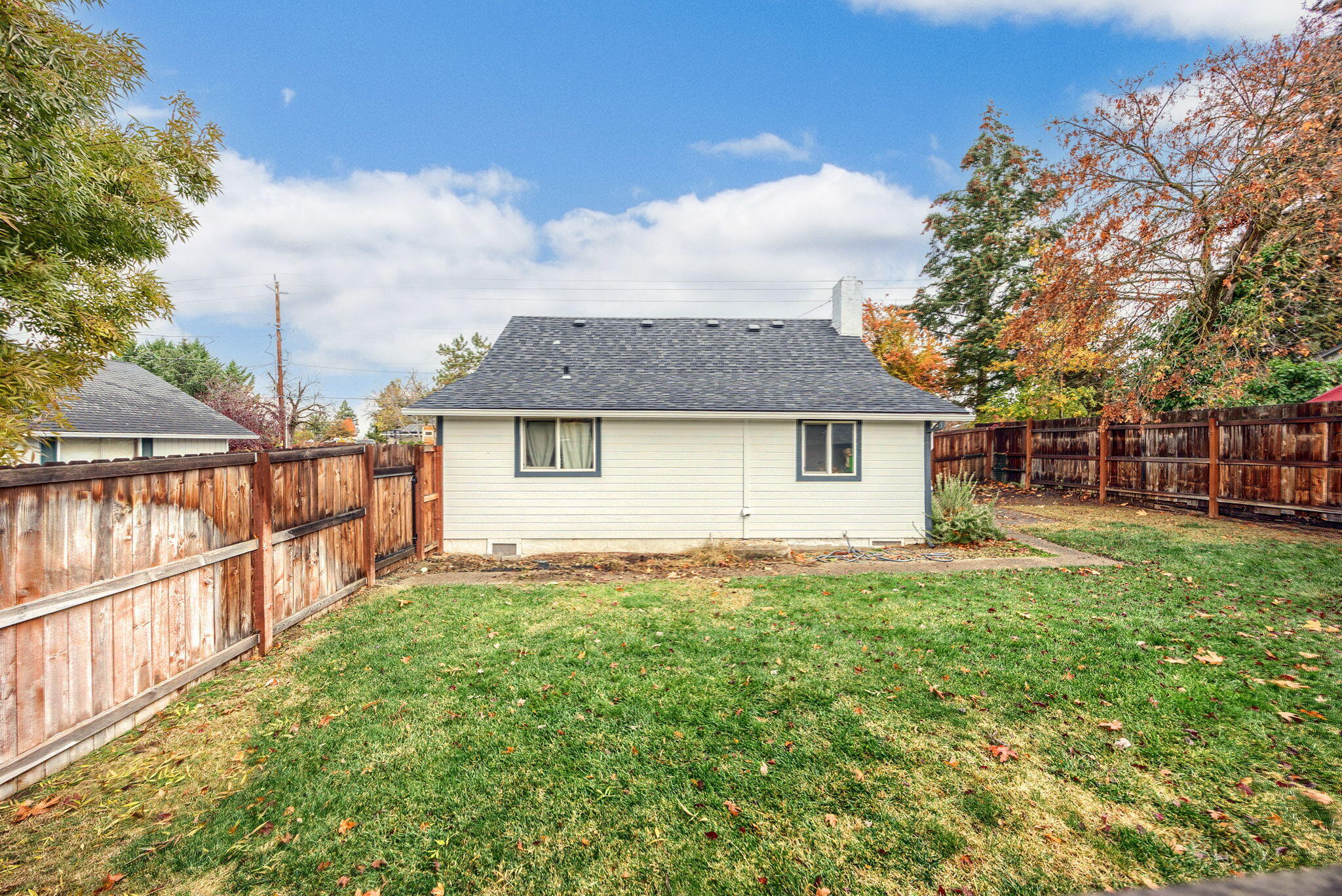 2244 Spring Street Medford, OR 97504 - Photo 41 of 43 43-Unit #2 Fenced Yard