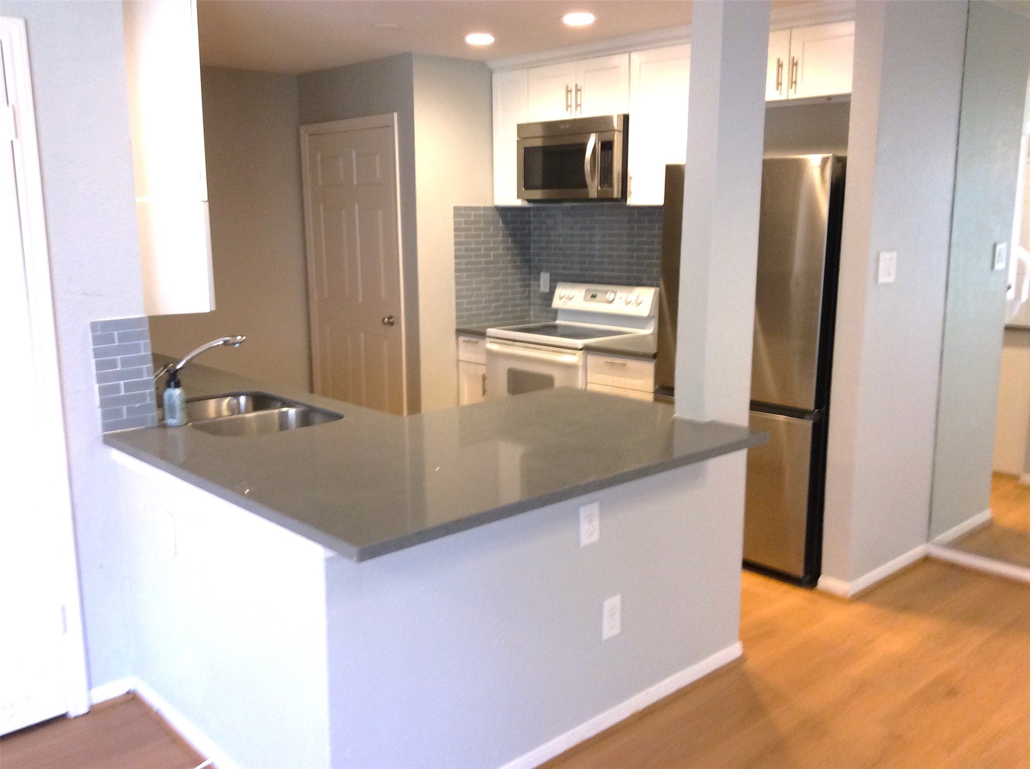 2211 South Kirkwood Road, Unit 22 Houston, TX 77077 - Photo 2 of 25 Breakfast Counter