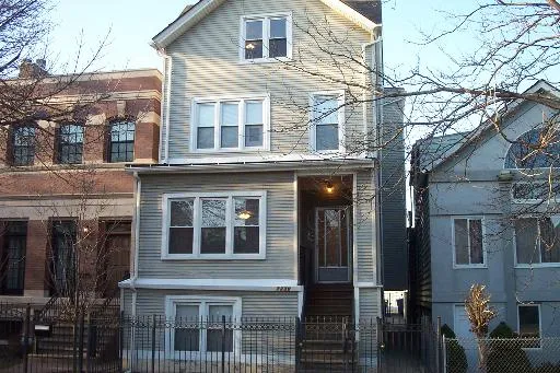 $3,000 | 1230 West Wellington Avenue, Unit 1, Chicago, IL 60657