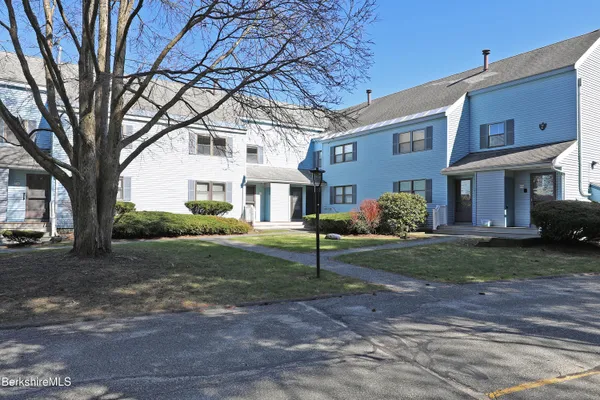 $393,000 | 7 Rolling Hills, Unit 78, Lenox, MA 01240
