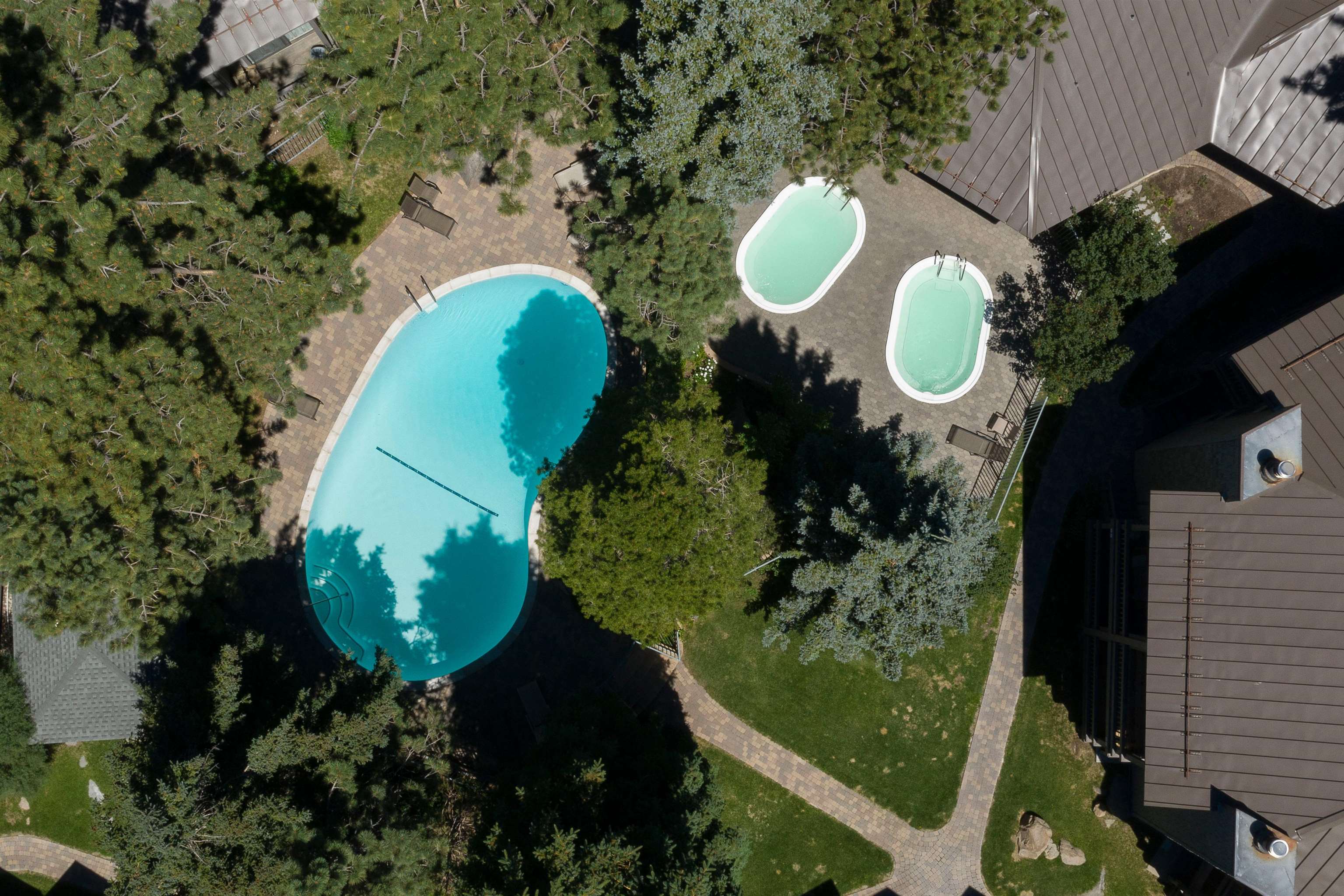286 Old Mammoth Road, Unit 7 Mammoth Lakes, CA 93546 - Photo 29 of 32 Community pool featuring a patio