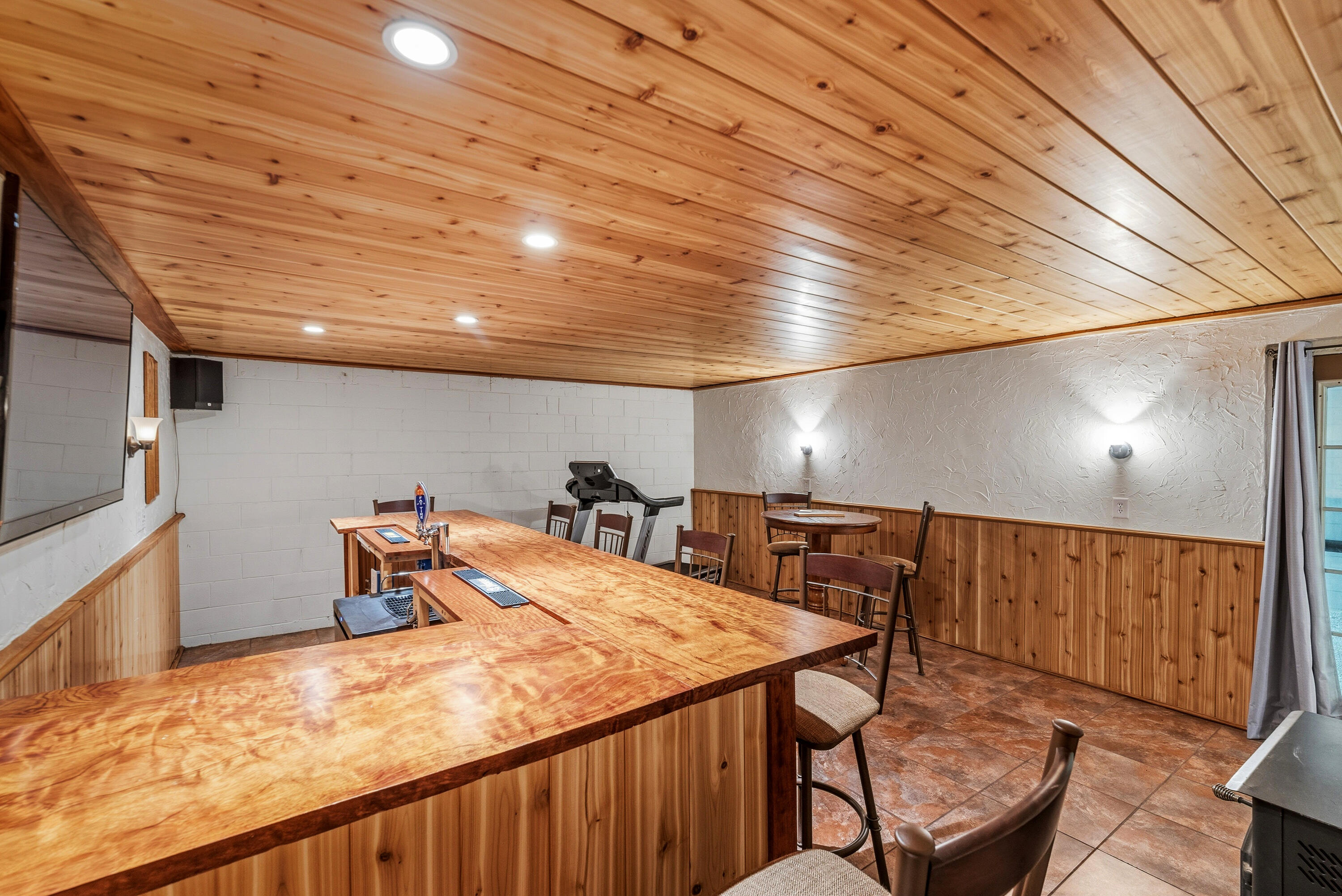 2953 Kettle Moraine Road Hartford, WI 53027 - Photo 41 of 58 Lower Level Bar Area